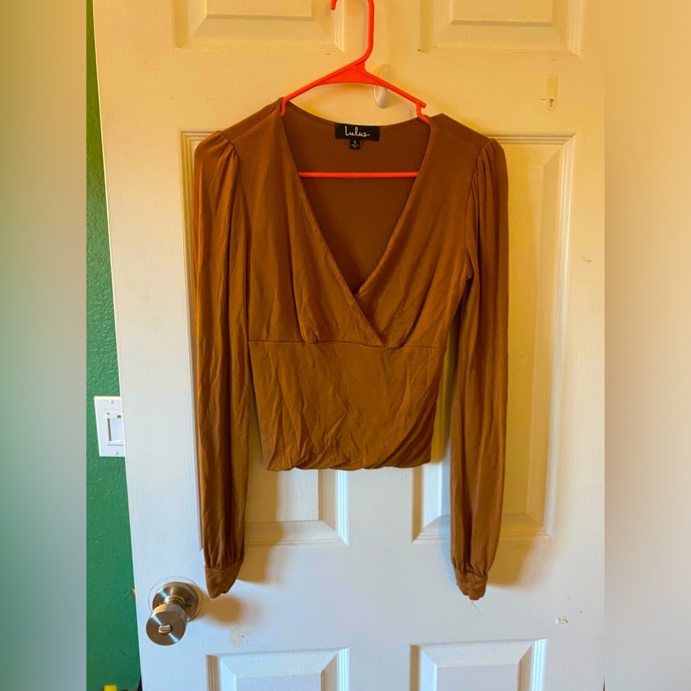 Lulus small mustard vneck top